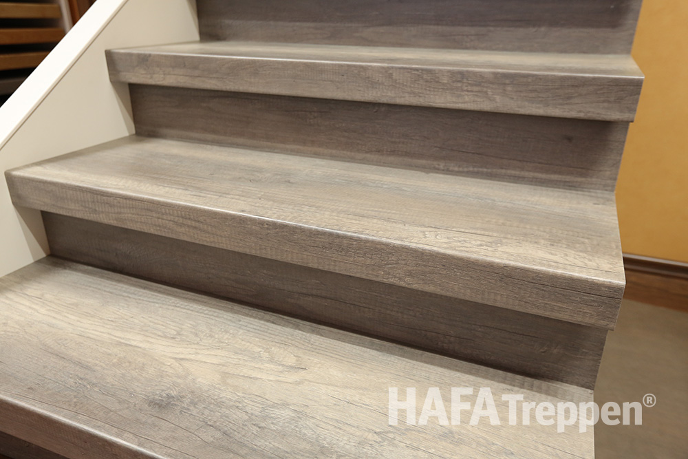Referenzbild: renovierte Treppe mit HAFA Renovierungsstufen