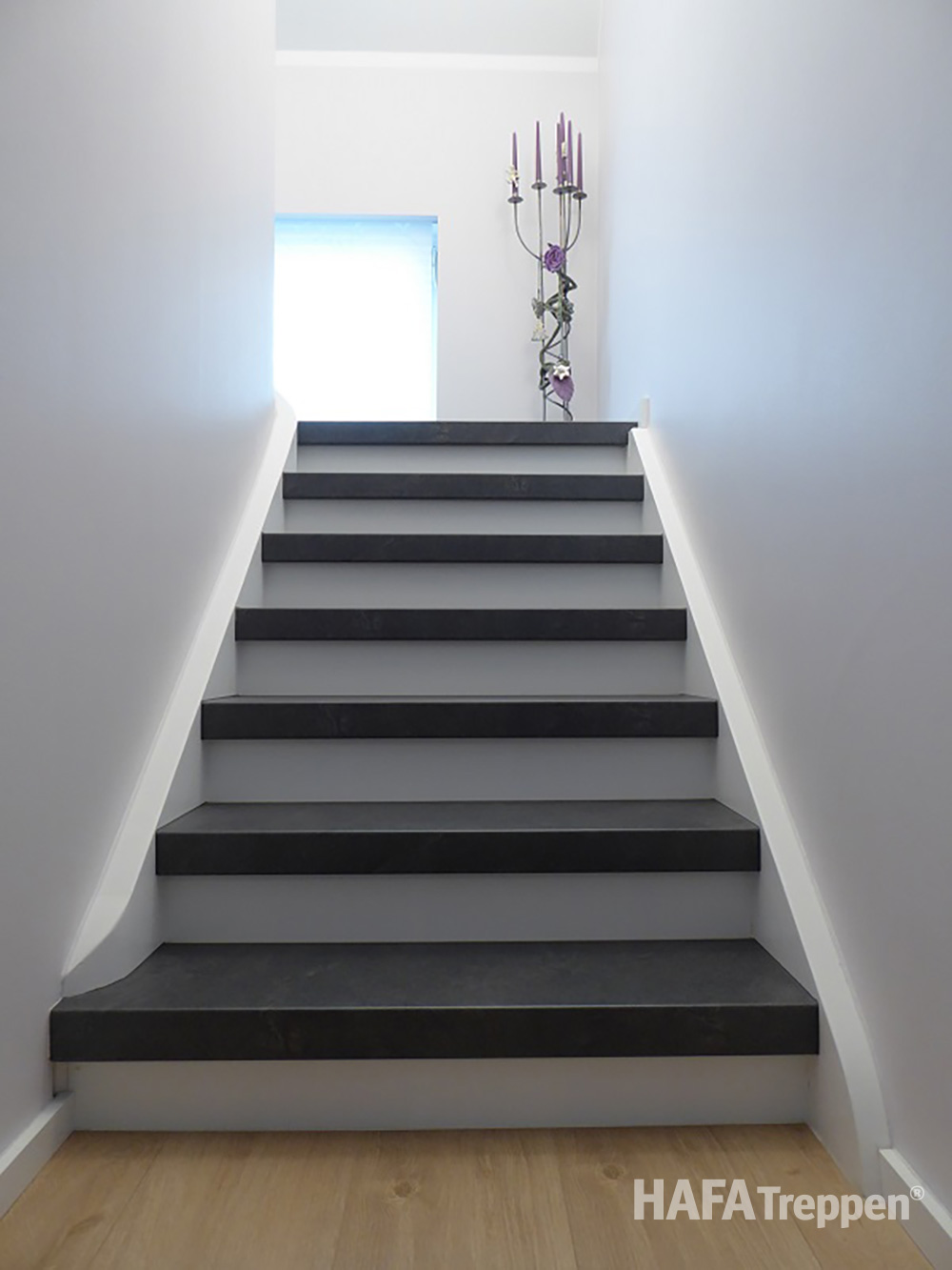 Referenzbild: renovierte Treppe mit HAFA Renovierungsstufen