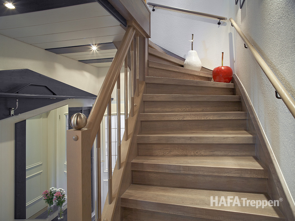 Referenzbild: renovierte Treppe mit HAFA Renovierungsstufen