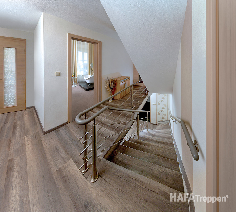 Referenzbild: renovierte Treppe mit HAFA Renovierungsstufen