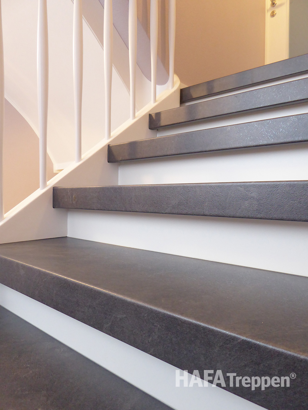 Referenzbild: renovierte Treppe mit HAFA Renovierungsstufen