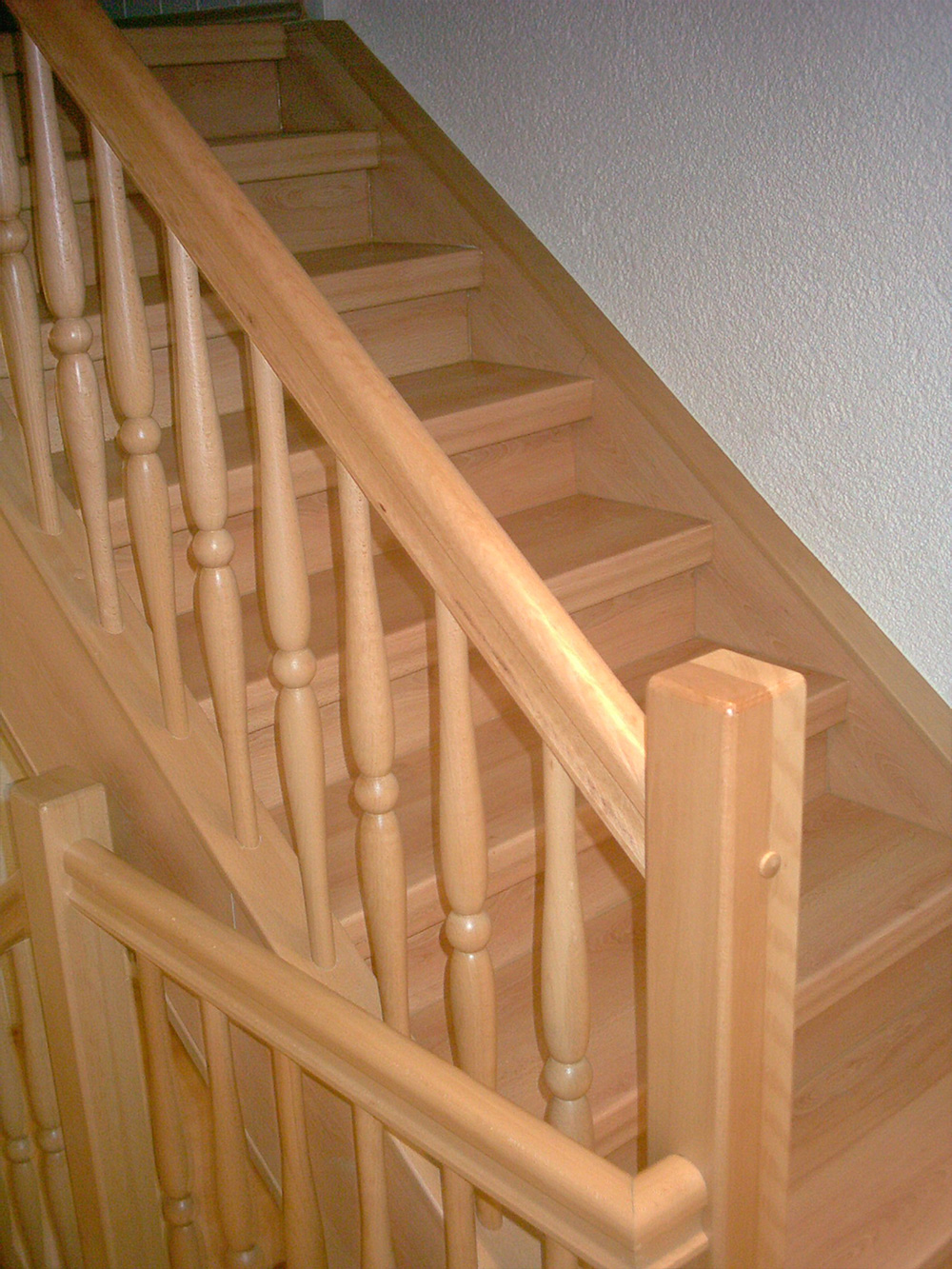 Treppenrenovierung mit Laminat Ahorn - nachher