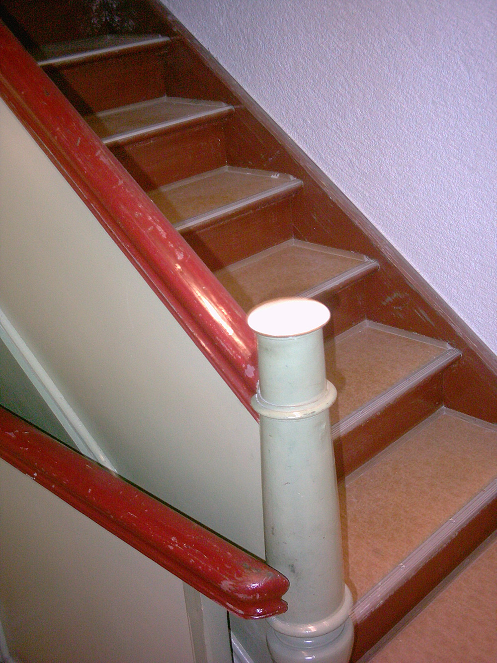 Treppenrenovierung mit Laminat Ahorn - vorher