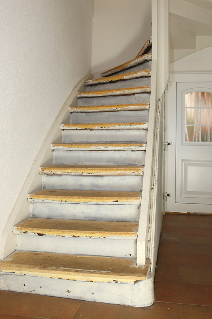 Treppenrenovierung mit Laminat Kalkeiche - vorher