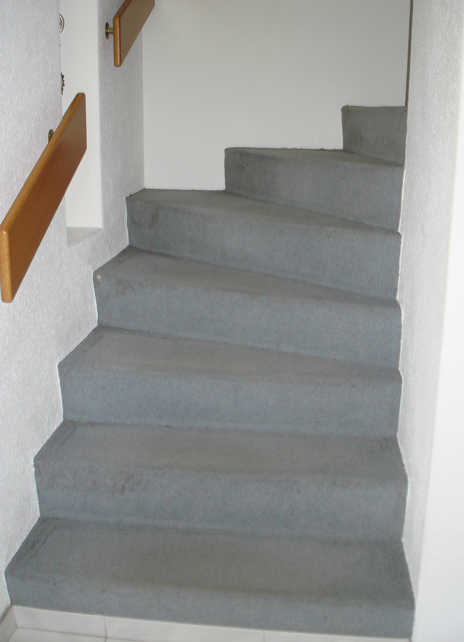 Treppenrenovierung mit Laminat Walnuss- vorher